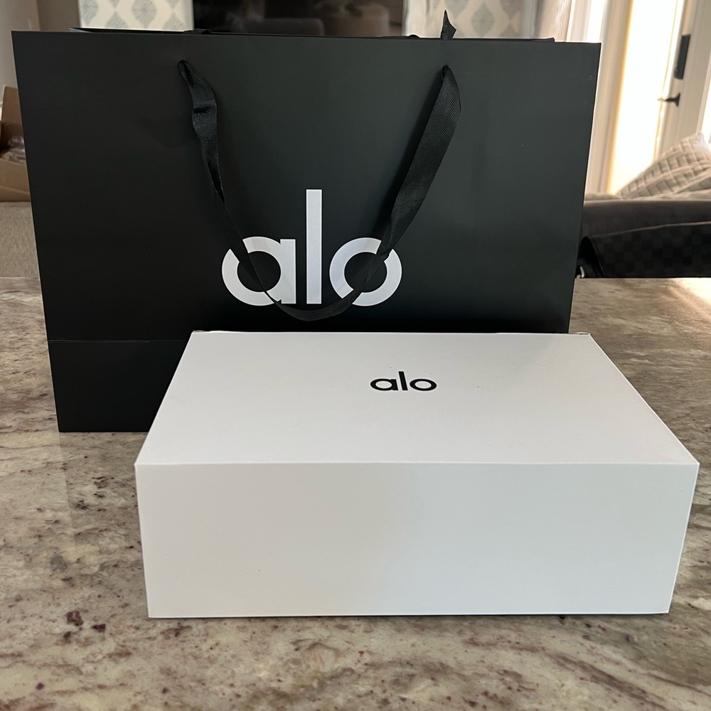 ALO Black Sunset Sneakers BRAND NEW WITH BOX. - Picture 8 of 11